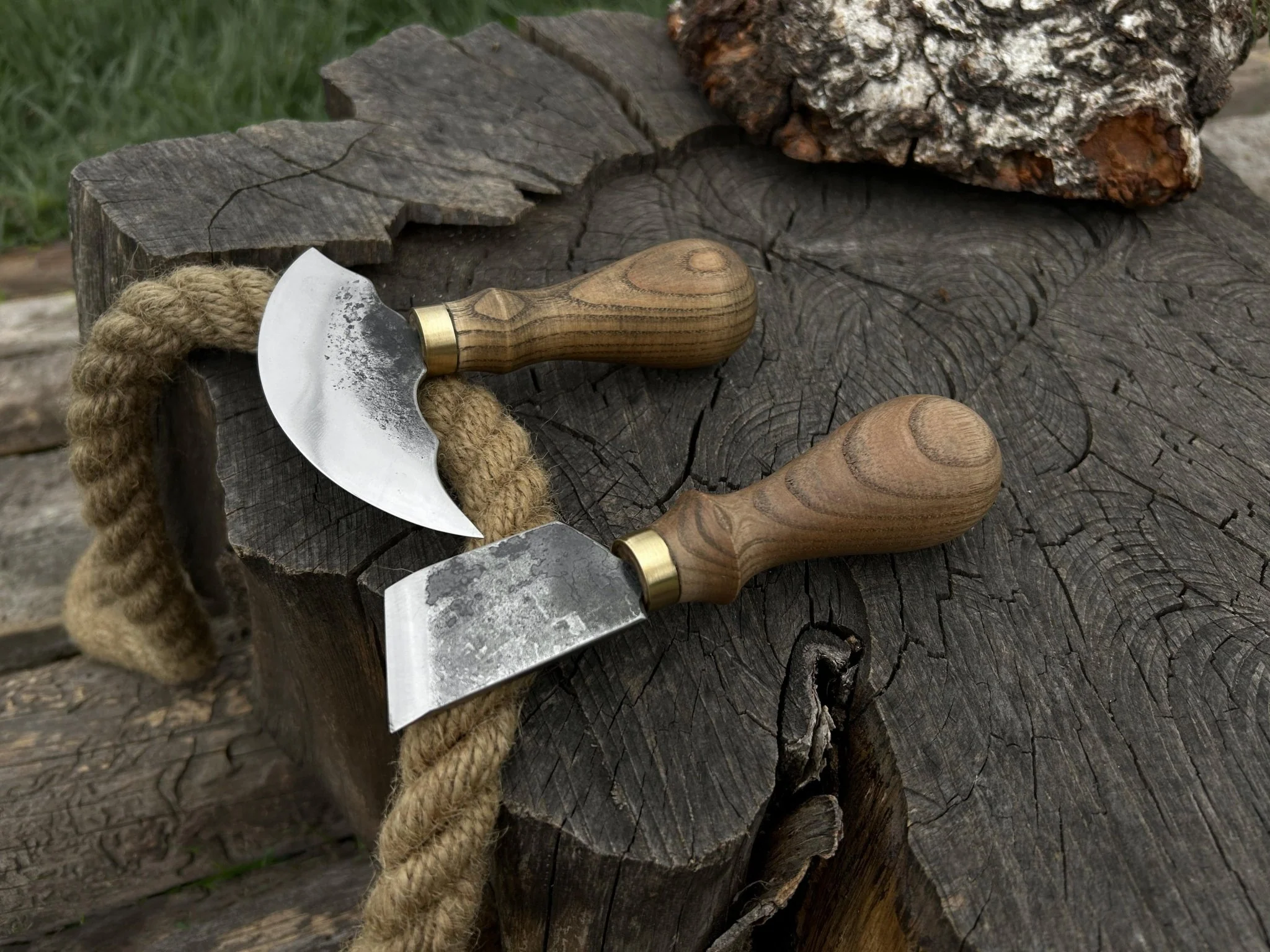 2-Piece Rounded and Angled Leather Knife Set - Image 4