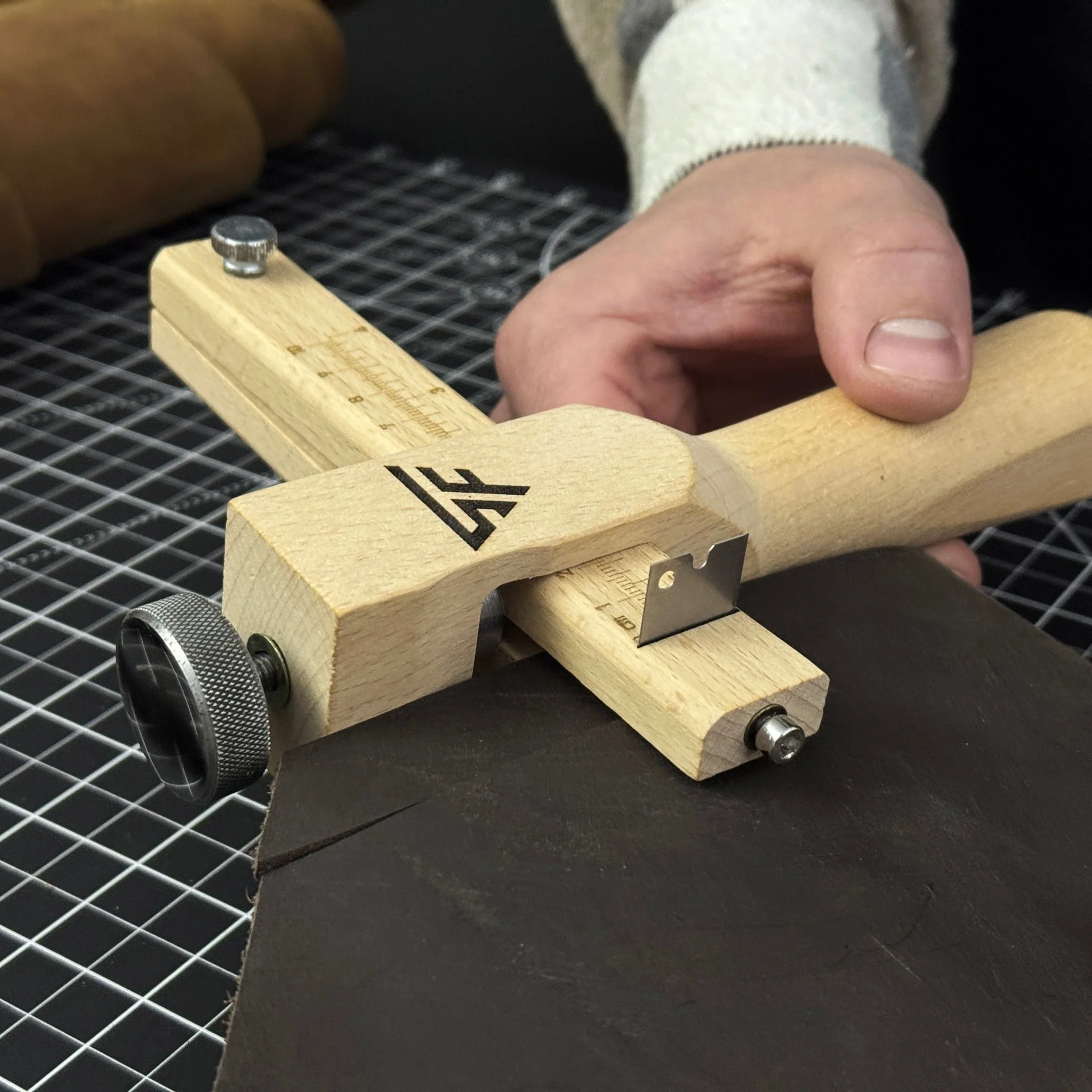 Adjustable Leather Strap & Belt Cutter - Image 7