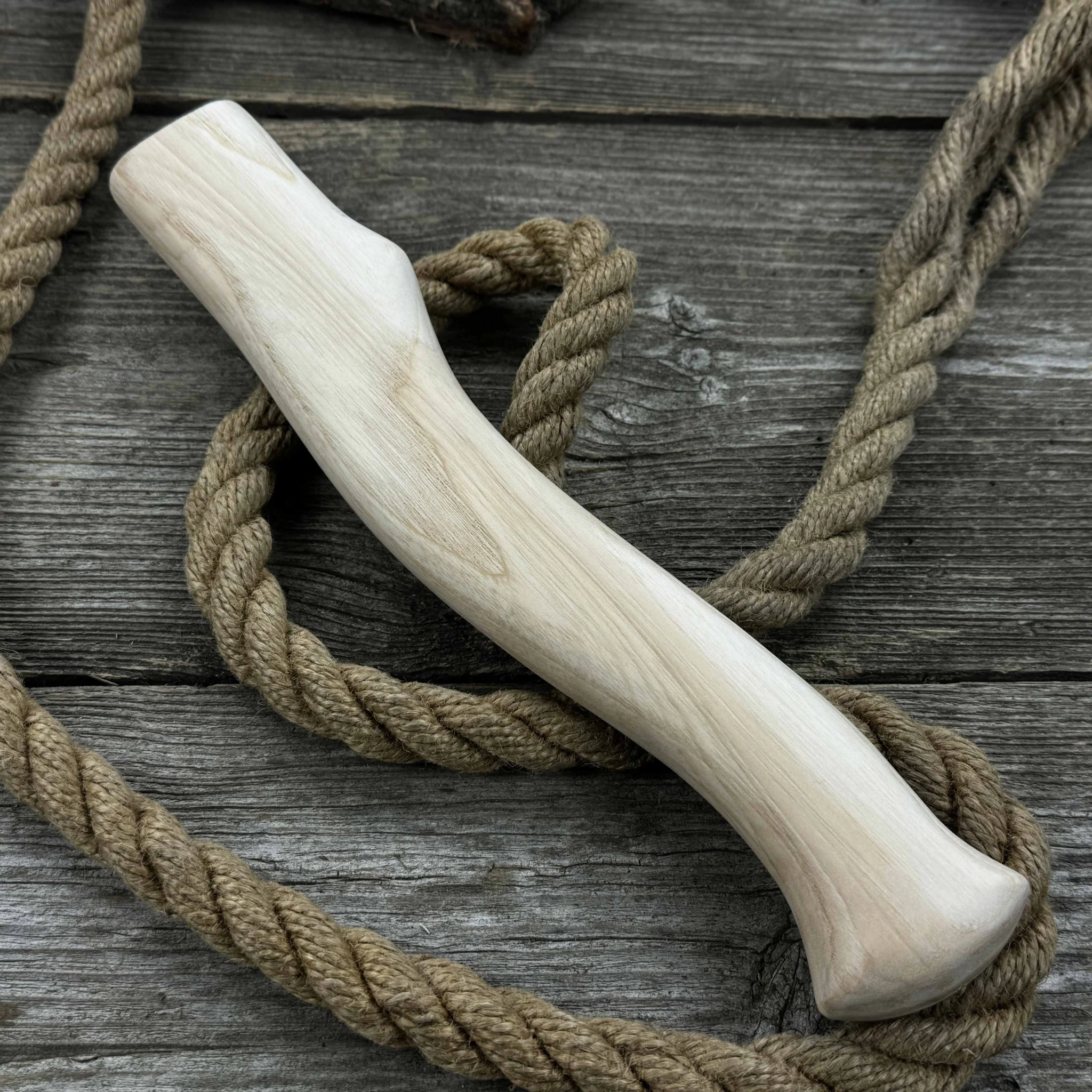 Ash Wood Axe Handle with Red Oak Wedges, 31 cm (12.2 inches) - Image 2