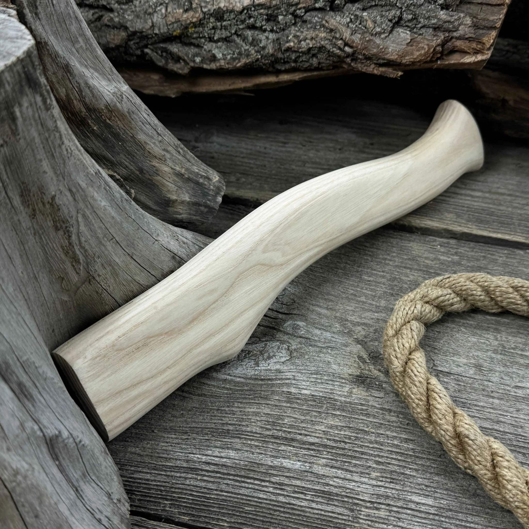 Ash Wood Axe Handle with Red Oak Wedges, 31 cm (12.2 inches) - Image 9