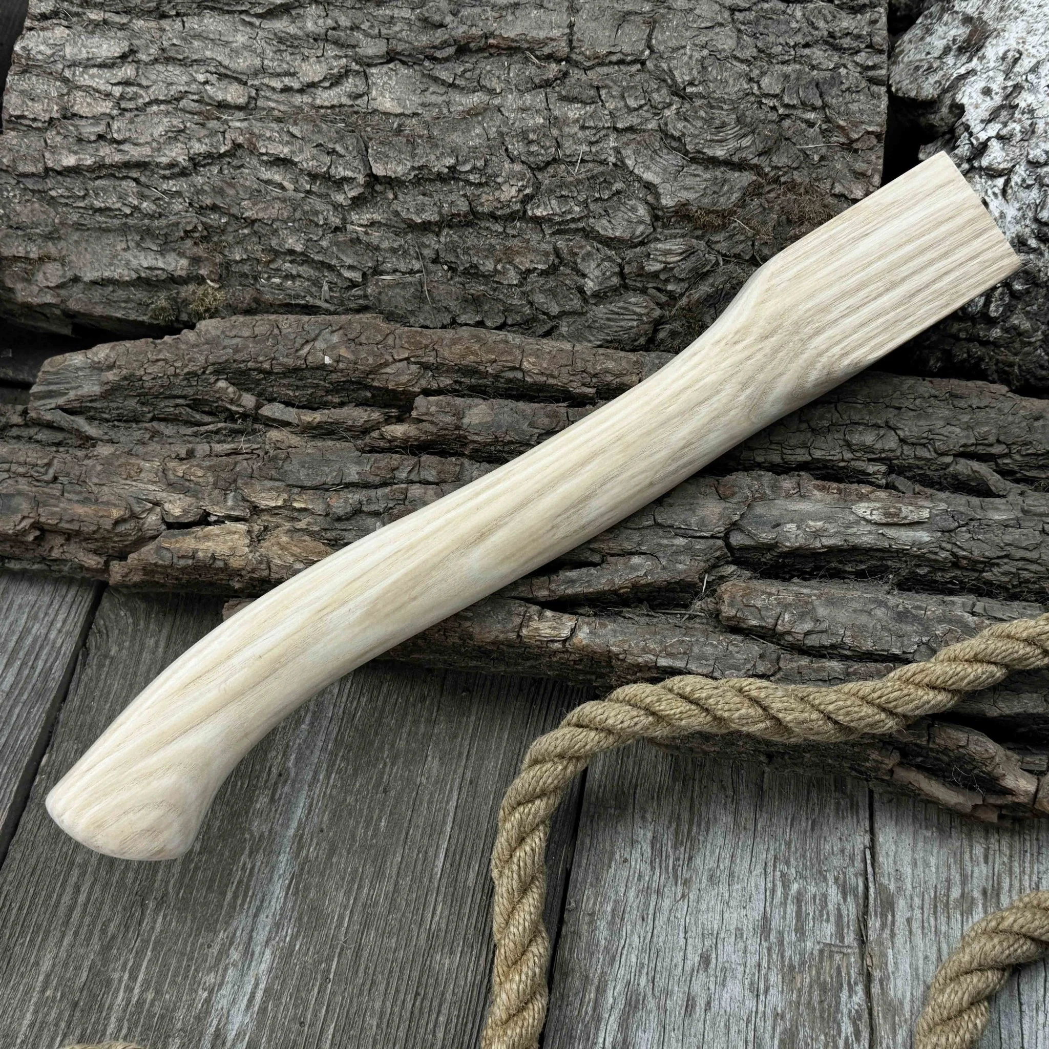 Ash Wood Axe Handle with Red Oak Wedges, 41.5 cm (16.3 in) - Image 8
