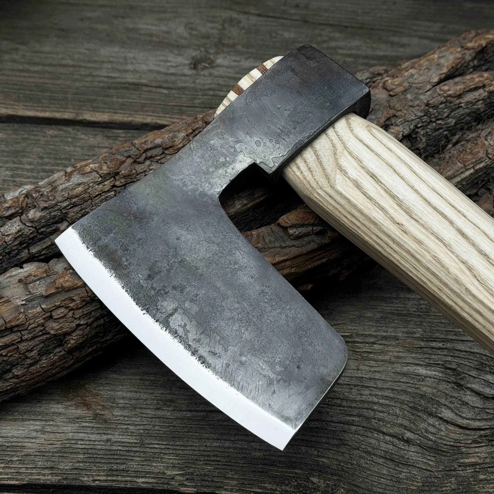 Carpenter’s Axe with Leather Shoulder Sheath, 0.84 kg (1.85 lb) - Image 3