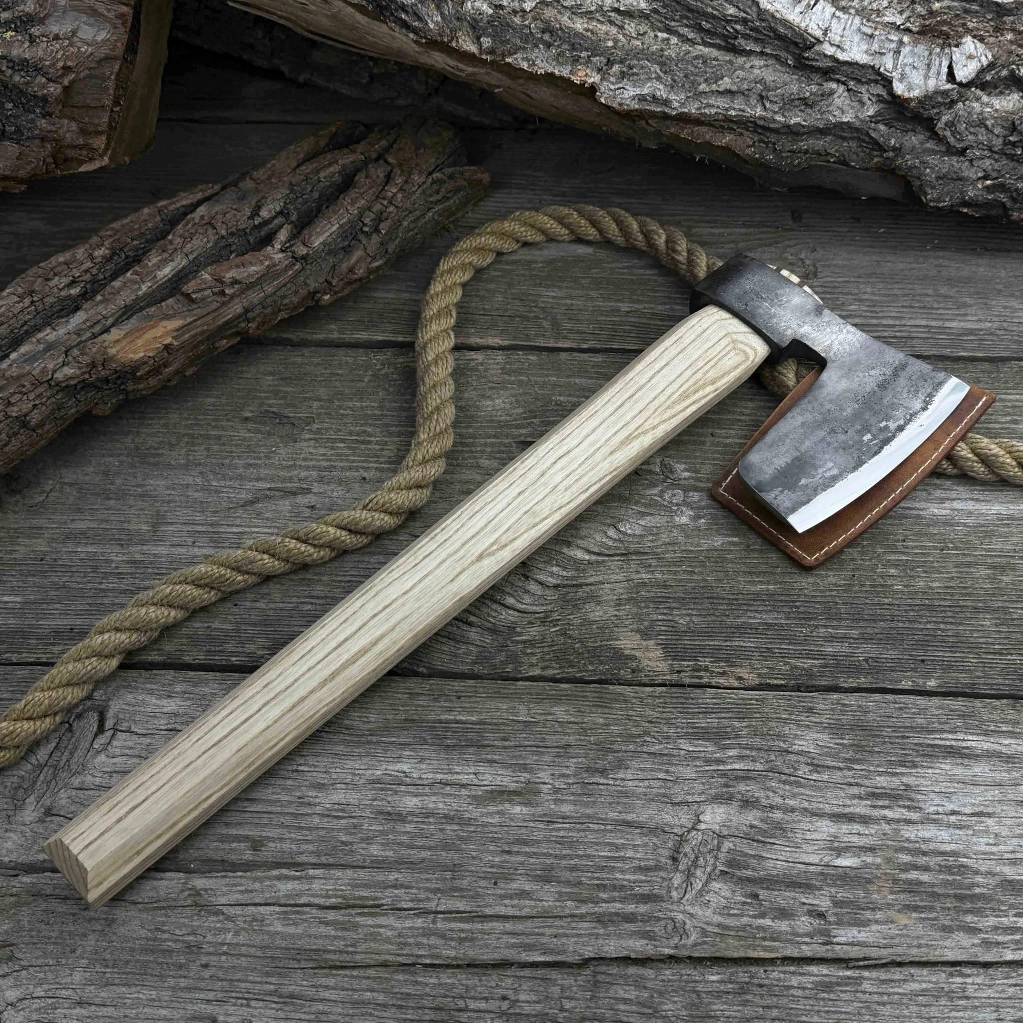 Carpenter’s Axe with Leather Shoulder Sheath, 0.84 kg (1.85 lb) - Image 6