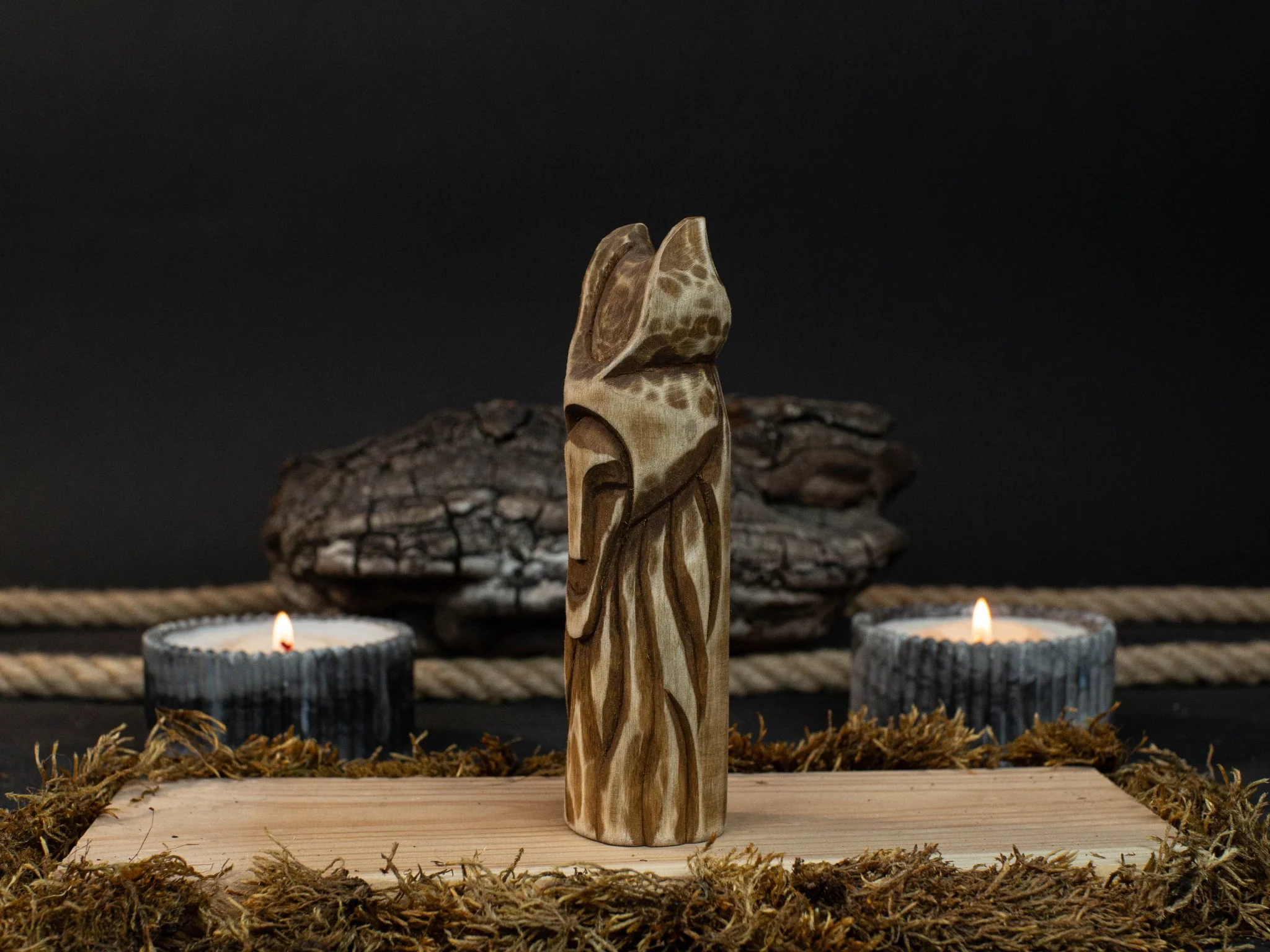 Hand-Carved Loki Figurine – 14 cm (5.7 inches) Wooden Norse God of Mischief Statue - Image 4