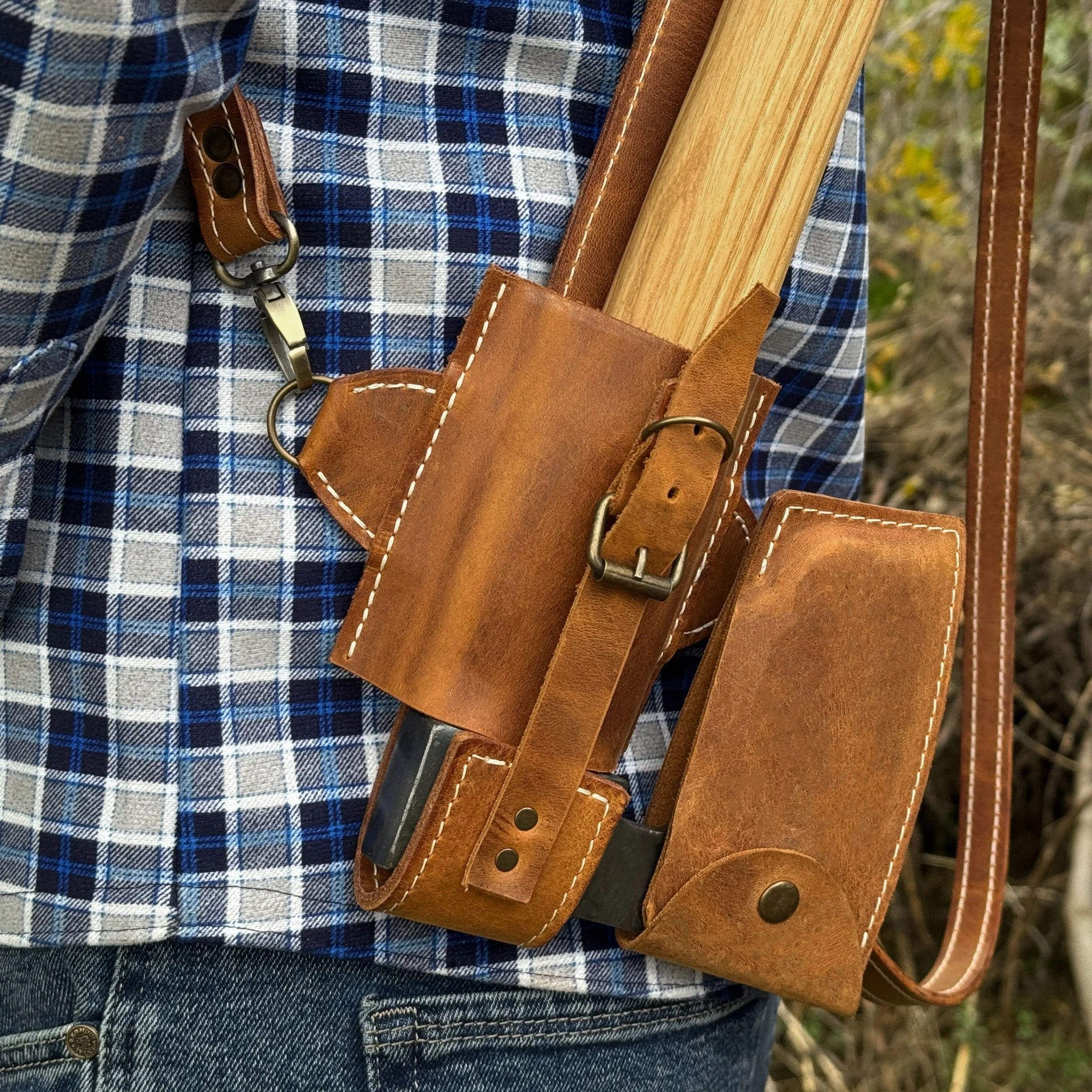Leather Axe Case with Adjustable Shoulder Straps - Image 5