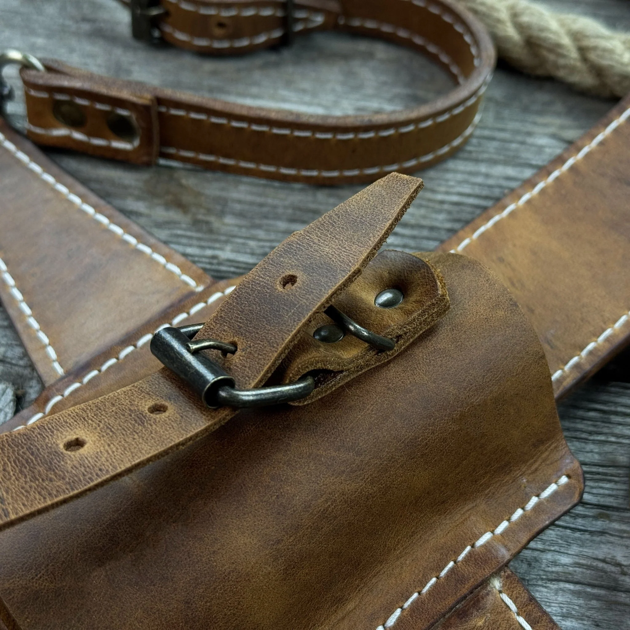 Leather Axe Case with Adjustable Straps - Image 4